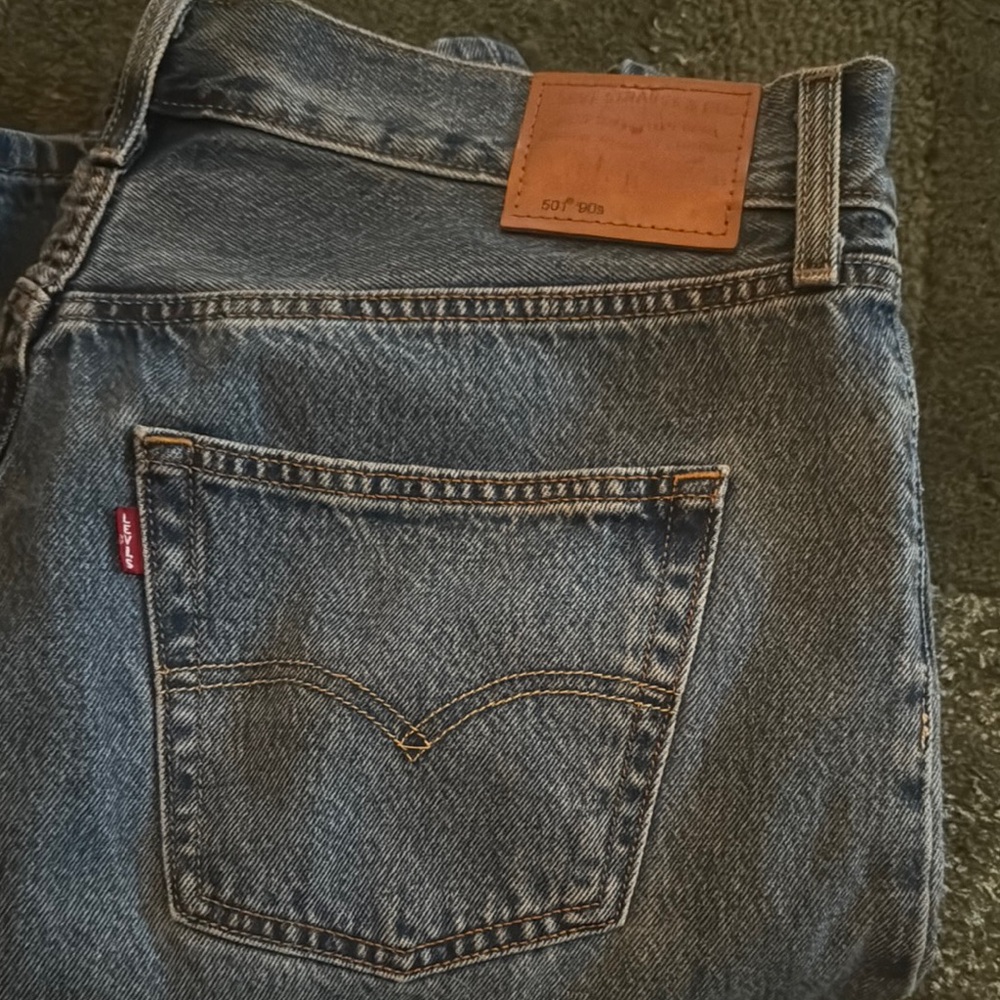 Women’s Levi's 501 — ‘90s Blue Straight Jeans with Vintage Appeal